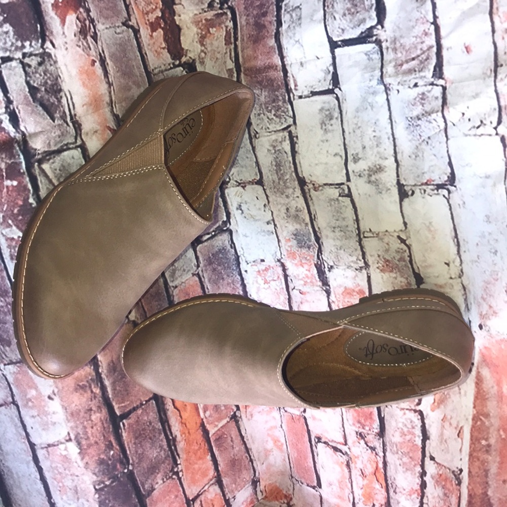 Sofft euro soft 7 slip on NEW TAUPE
